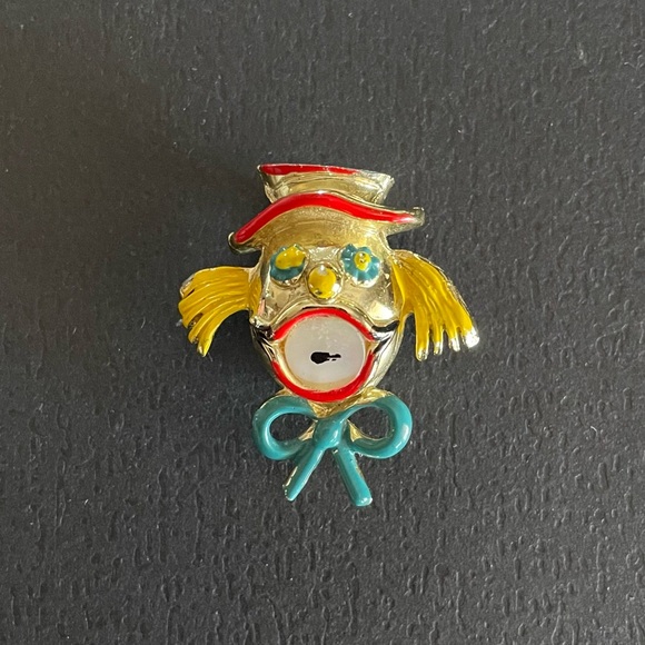 Vintage Clown Lapel Pin Brooch Goldtone Enamel with Mother of Pearl Mouth - Picture 2 of 5